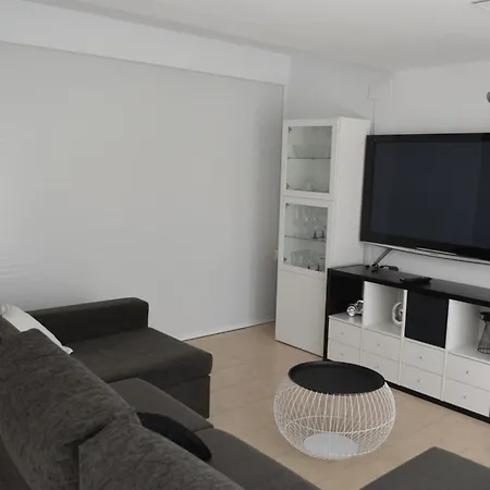 Spacious In + Pool Apartament *