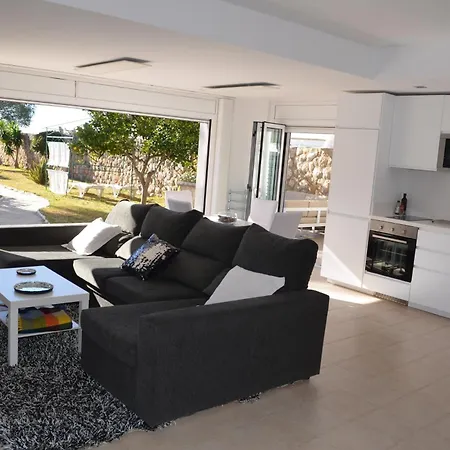 Spacious In + Pool Apartament